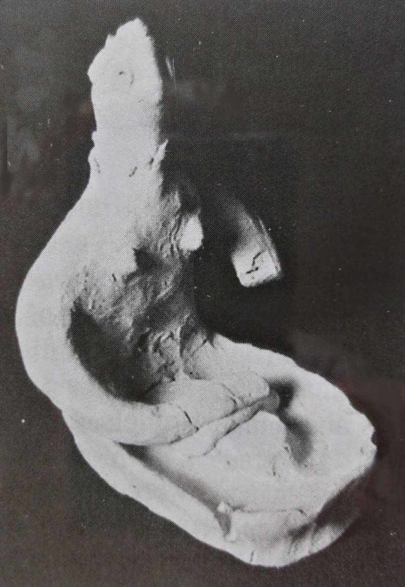 Woman grinding grains. Nausharo. J. M. Kenoyer 1998, Ancient cities of the Indus Valley Civilization, p. 135