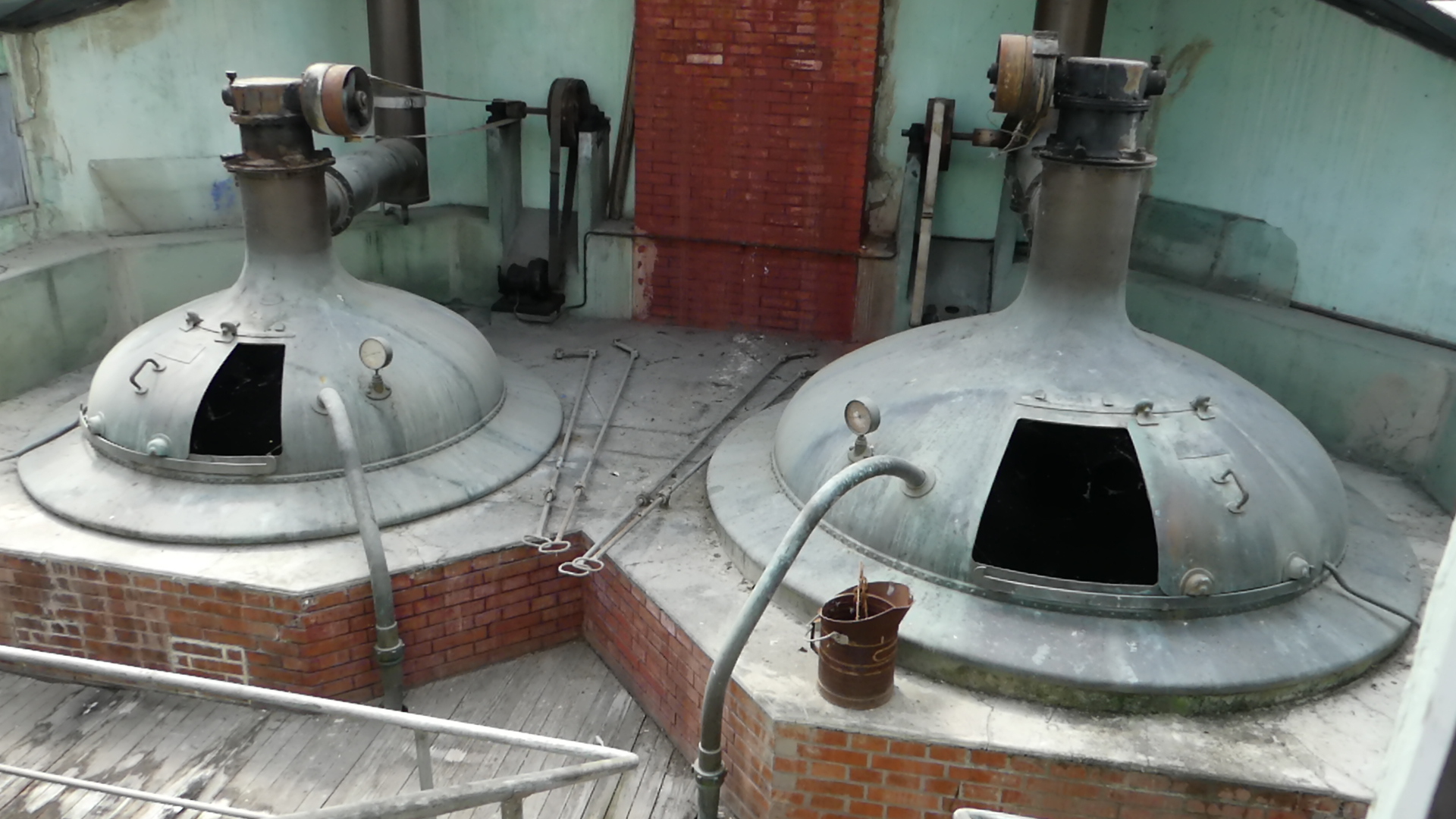 Amiel brewery. The brewhouse and its 2 masonry vats for cooking the wort